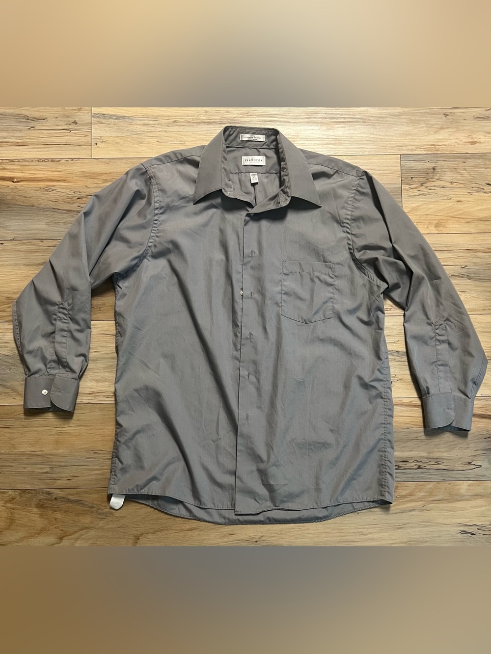 Men’s Sz Large 16.5 32/33 - Gray Long Sleeve - Poplin - Button Up- Van Heusen